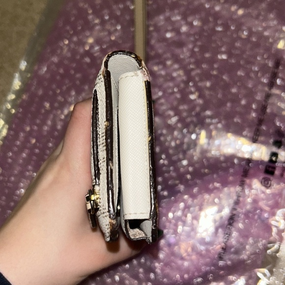 MICHAEL KORS MONOGRAM BEIGE WALLET - Picture 15 of 15